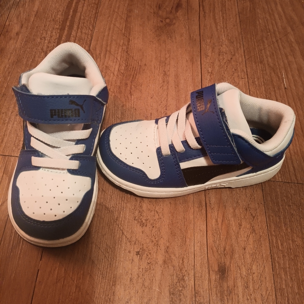 Puma boys size 9 but fits smaller